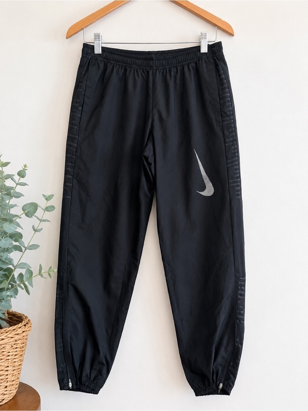 Nike Dri-FIT Black Jogger Track Pants Women’s Small Zip Ankle